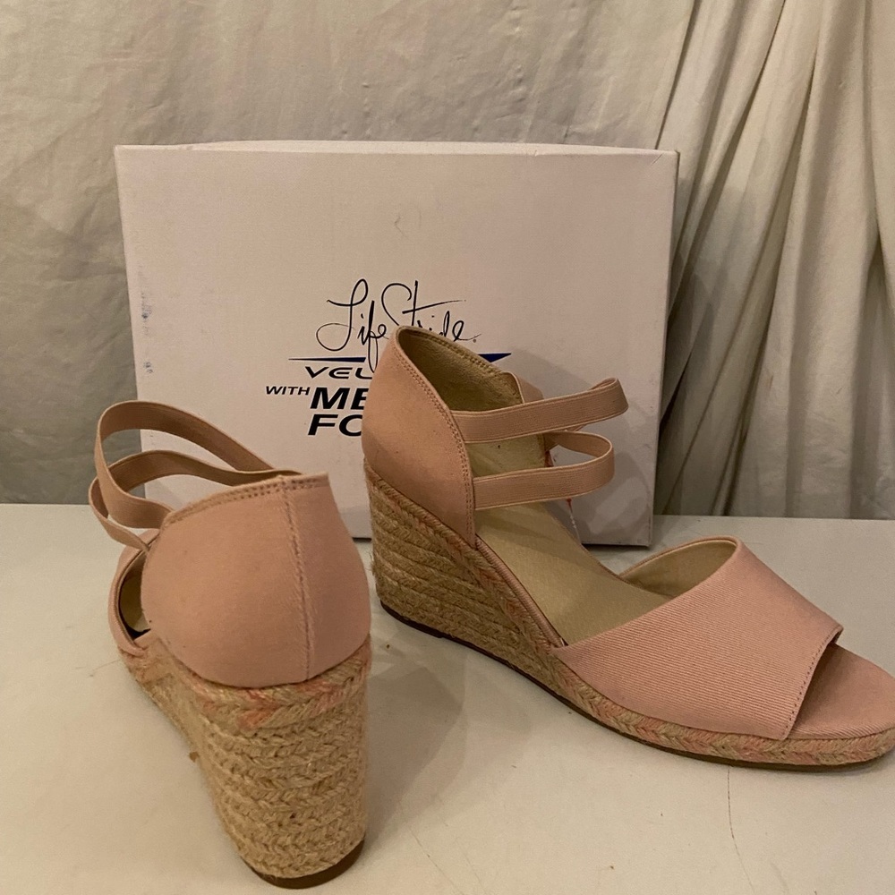 Life Stride blush canvas wedge shoes with peep toes , ankle straps size 10 NWT - Picture 4 of 8